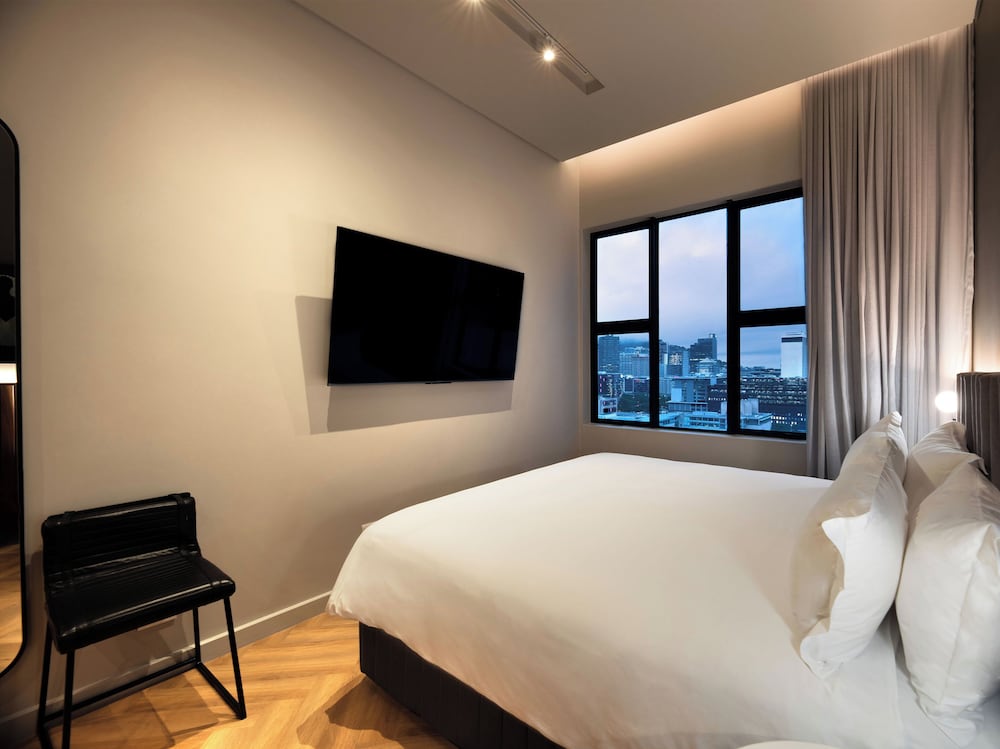 Three Bedroom Apartment - Photo 12