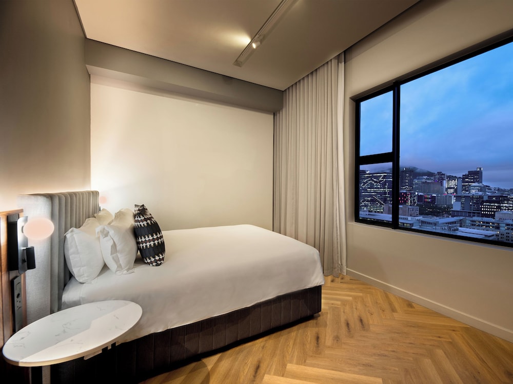 Three Bedroom Apartment - Photo 3