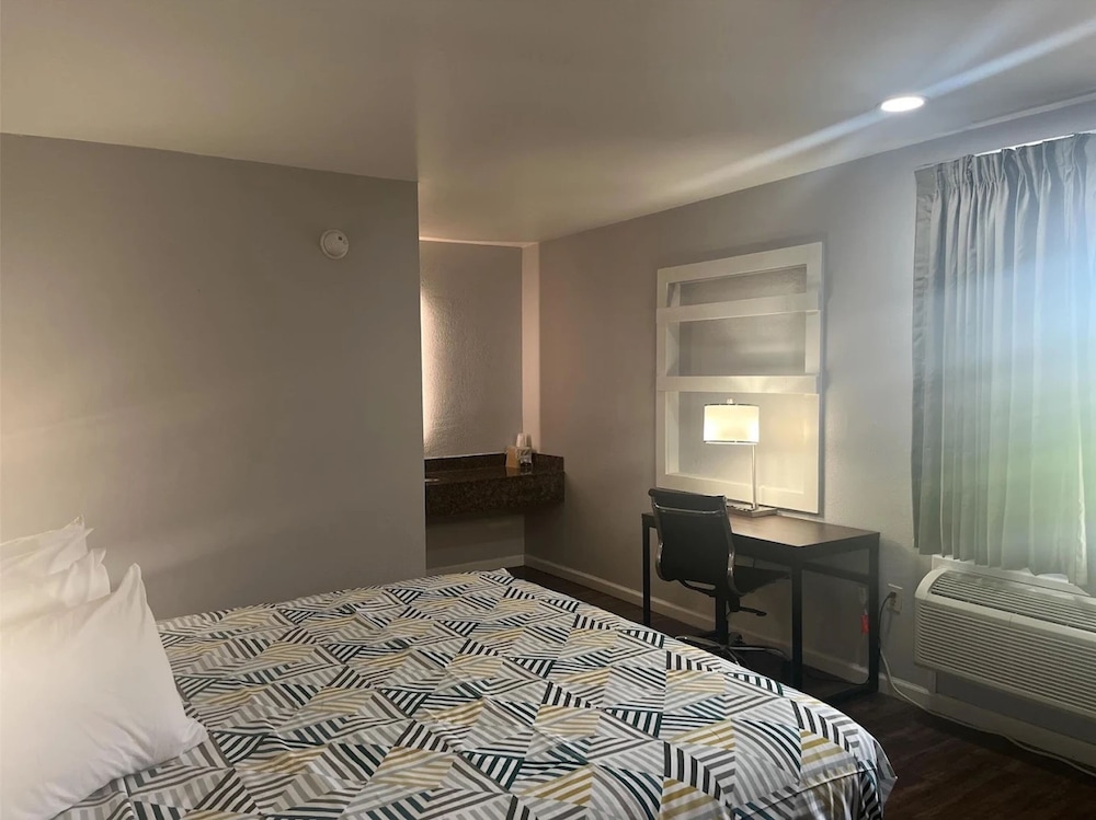 Deluxe Room, 1 Double Bed, Non Smoking photo 3