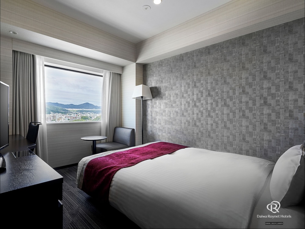 Moderate Double Room, 1 Queen Bed, Smoking (3min walk from Hiroshima Station) - Photo 1