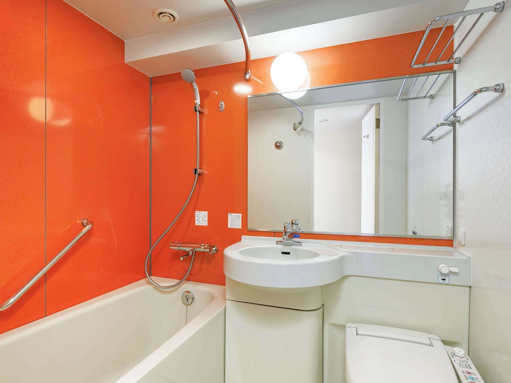 Standard Room, Multiple Beds, Non Smoking - Photo 6