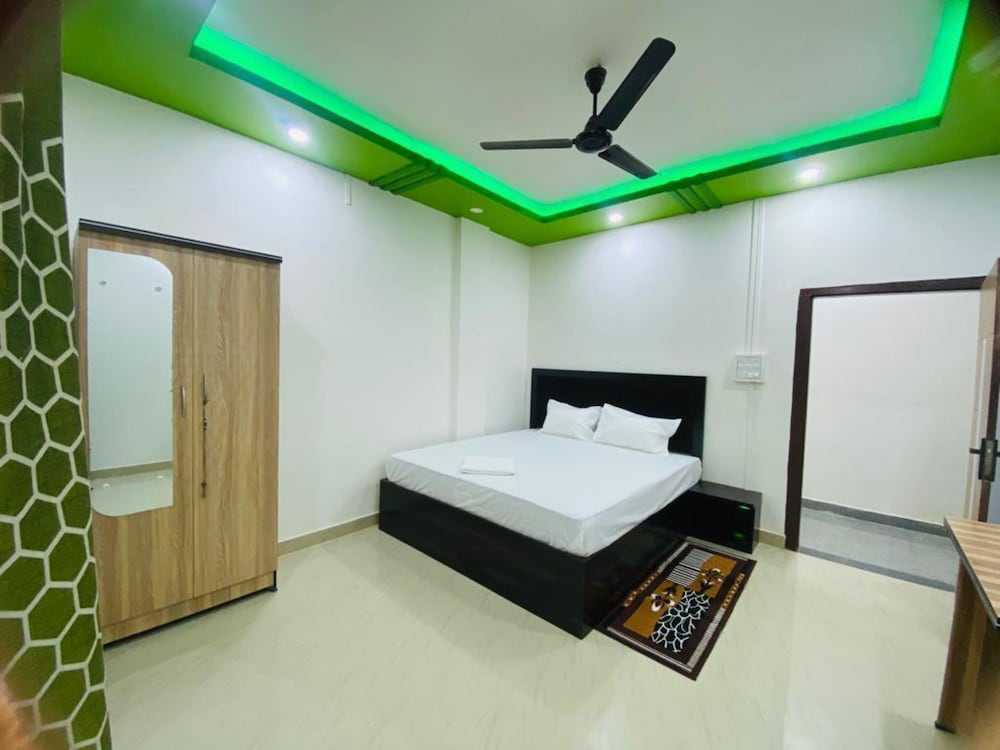 Deluxe Room - Photo 8