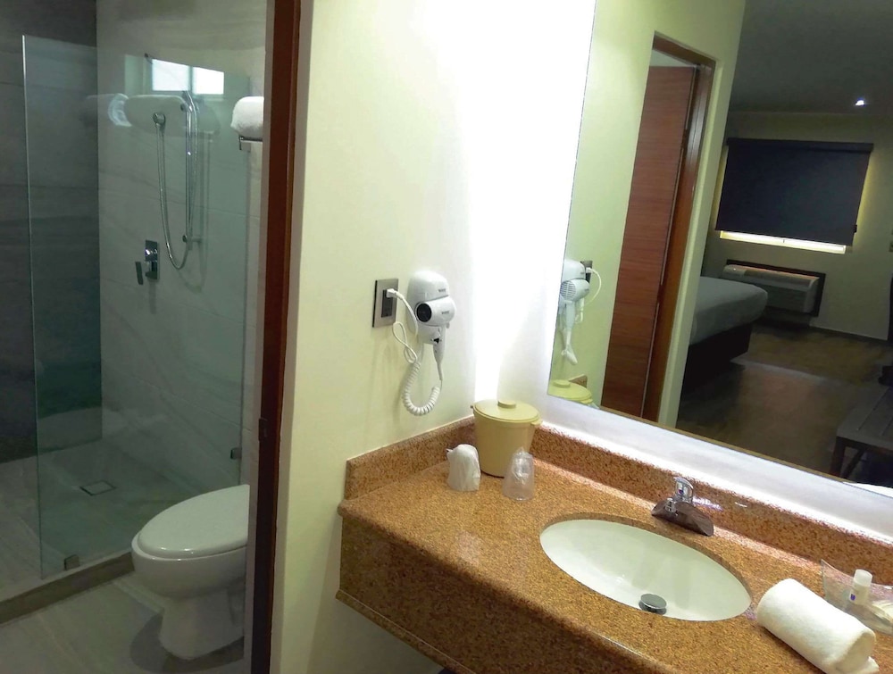 Available room thumbnail 6