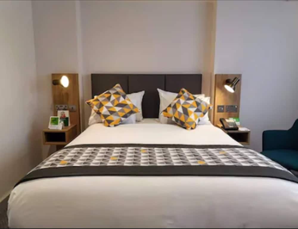 Premium Room, 1 King Bed - Photo 2