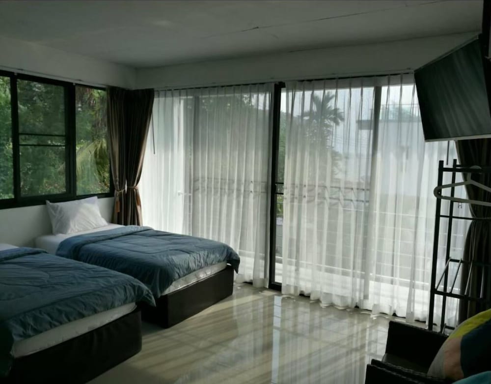 Family Room, Multiple Beds, Non Smoking photo 2
