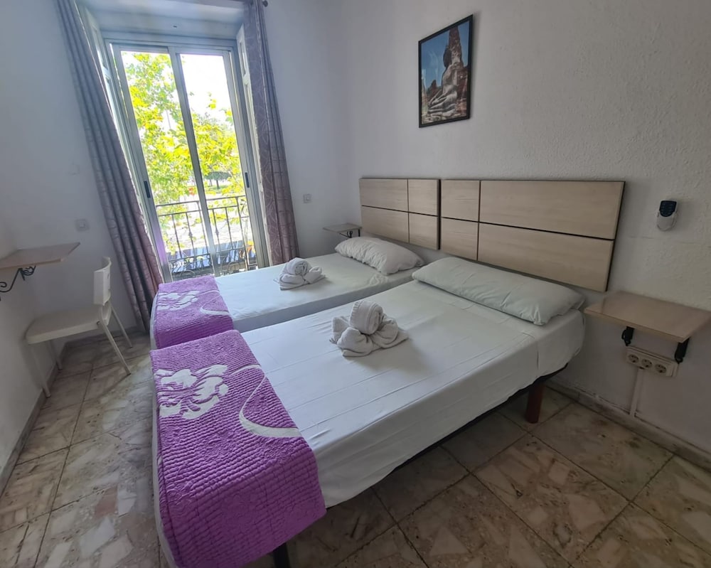 Double or Twin Room, Shared Bathroom photo 2