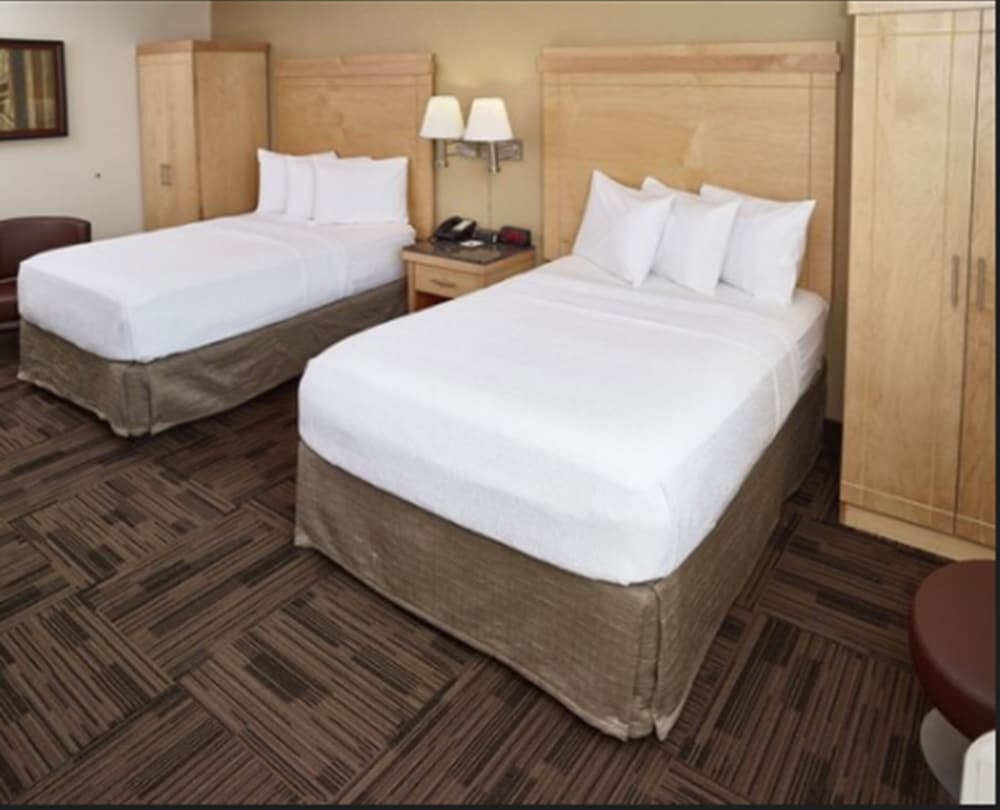 Deluxe Room, 2 Double Beds, Accessible, Non Smoking - Photo 5
