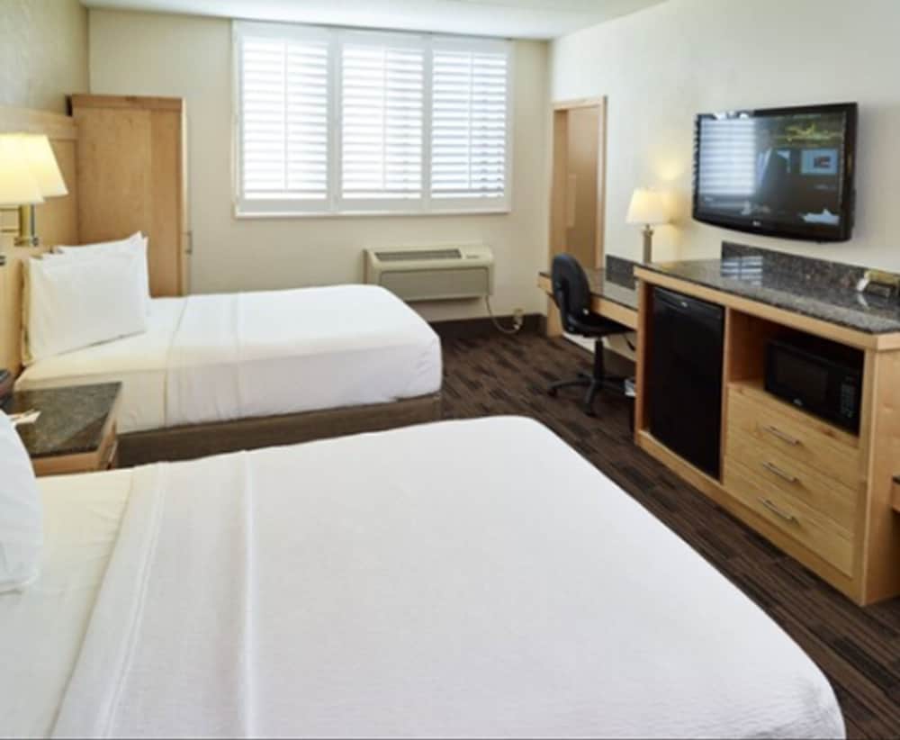 Deluxe Room, 2 Double Beds, Accessible, Non Smoking - Photo 3