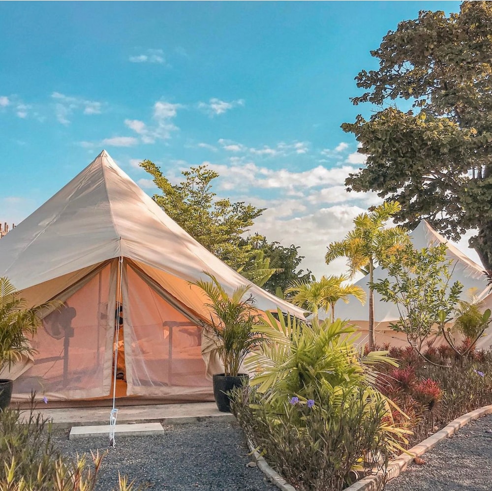 Shared Tent - Women only photo 3