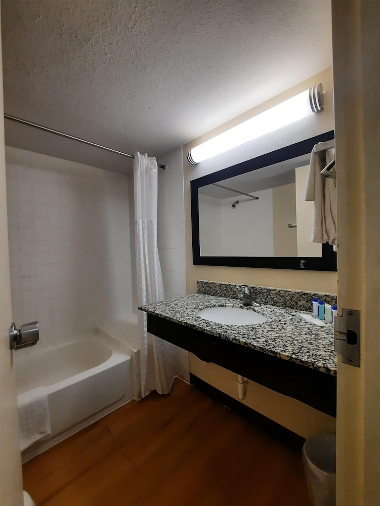 Room, 2 Double Beds, Smoking - Photo 4
