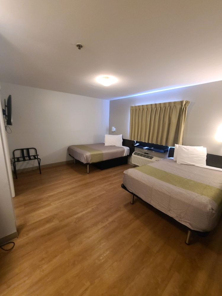 Standard Room, Multiple Beds, Non Smoking, Kitchen - Photo 2