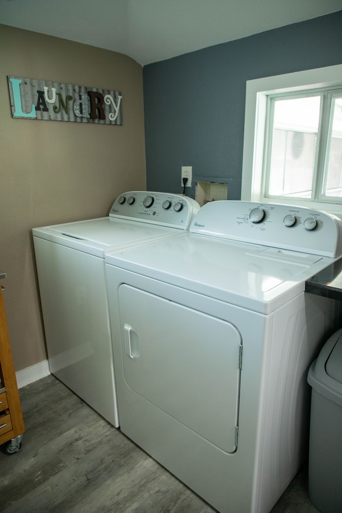 Family Home with Private Pool Yard Only 24 Mi to Disney, Bilde 7