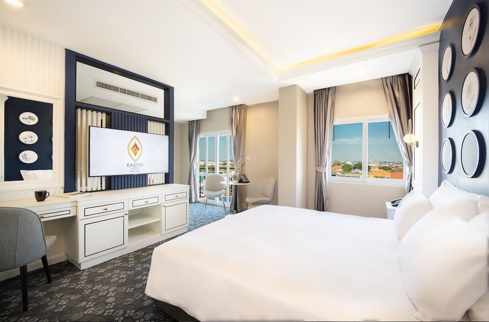 Deluxe Balcony City View