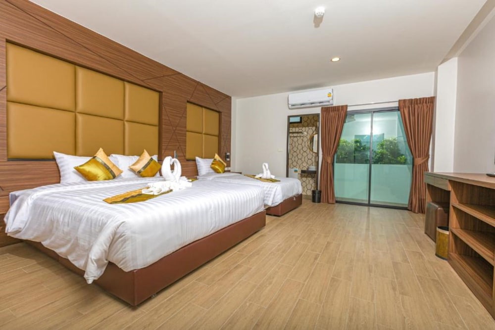 Deluxe Triple Room - Photo 1