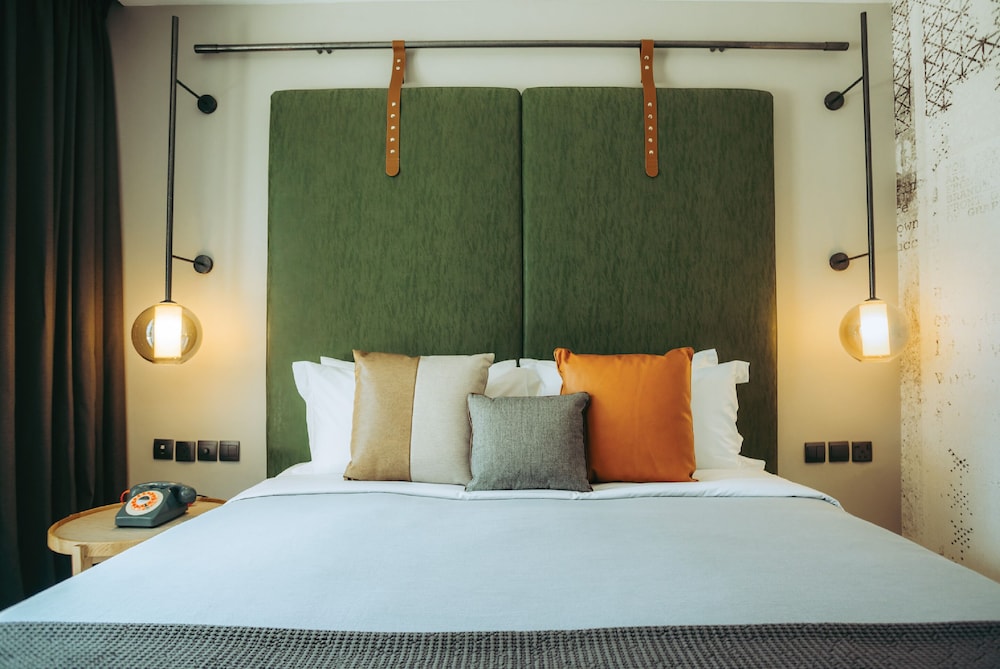Deluxe Room, 1 Queen Bed, Balcony