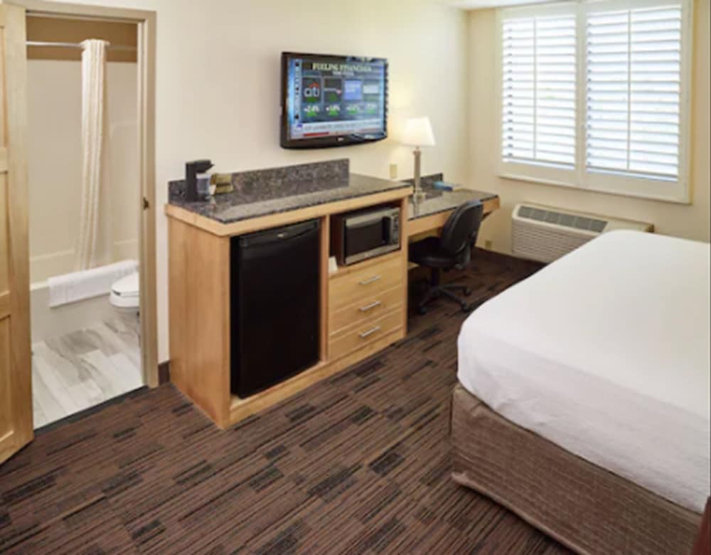 Economy Room, 1 King Bed, Non Smoking
