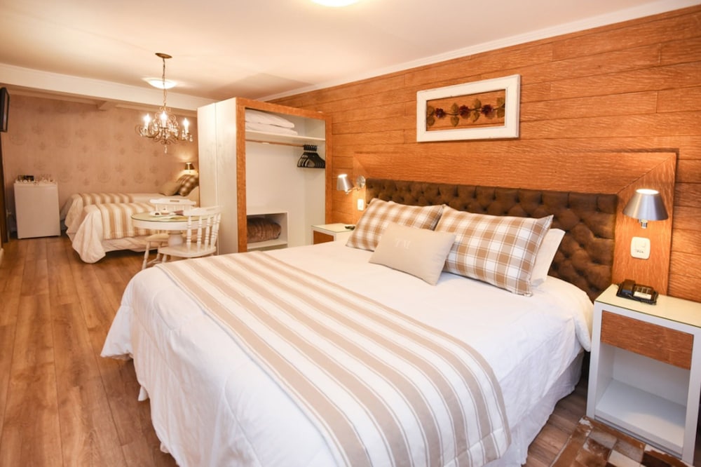 Deluxe Quadruple Room (Quadruple)