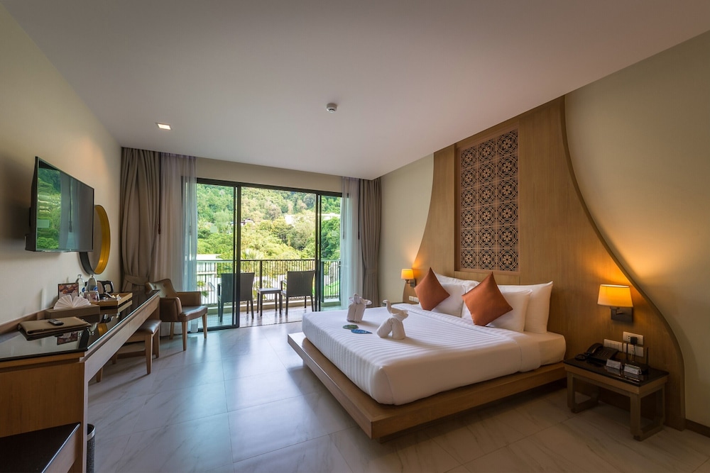 Deluxe Fantasy room with Pool view - Photo 1