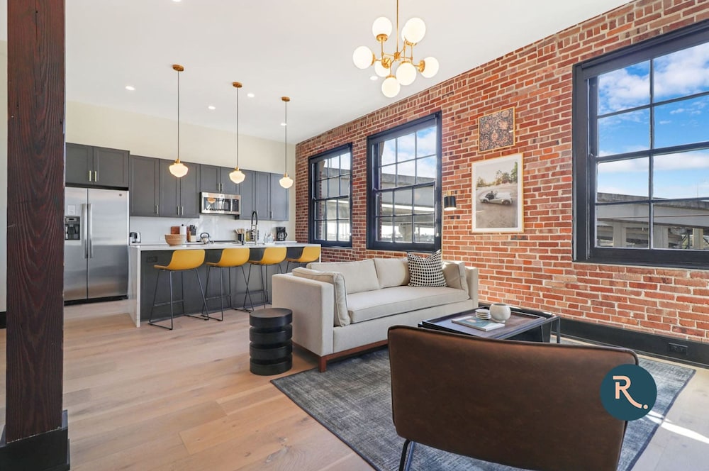 Adjacent Seven Bed Four Bath Apartment