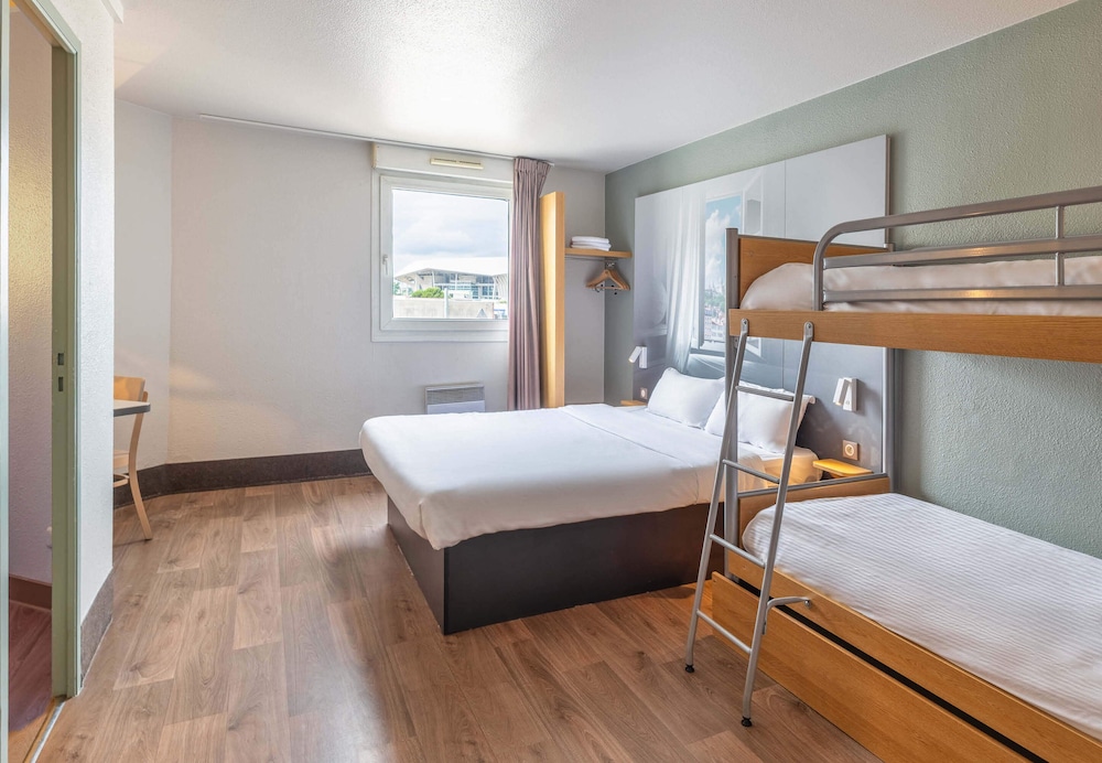 B&B HOTEL Lyon Grand Stade Meyzieu