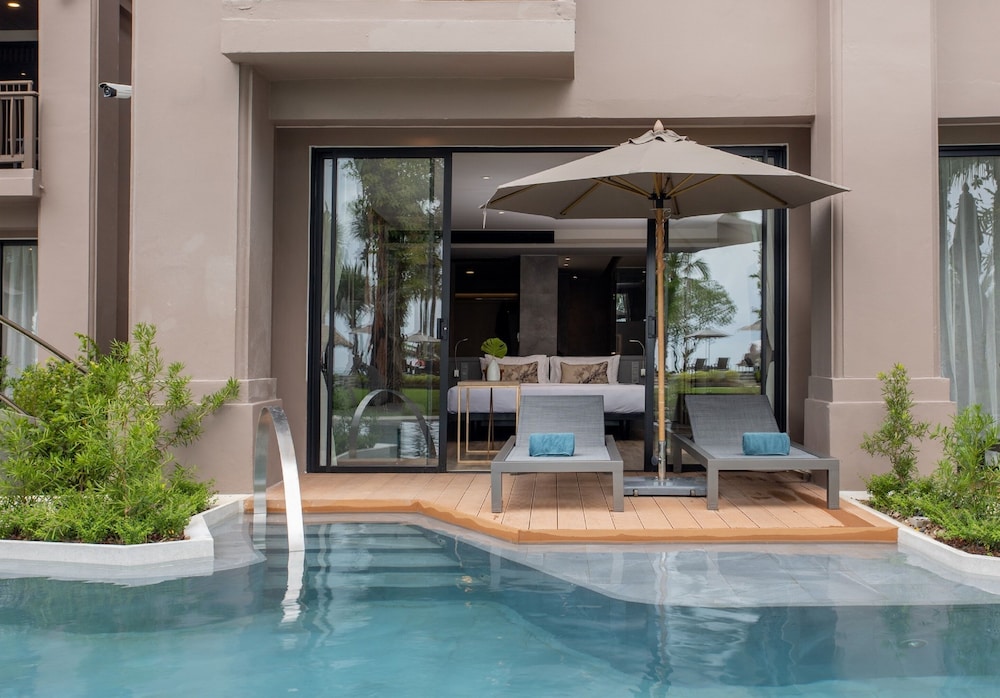 Grand Pool Access - Photo 3