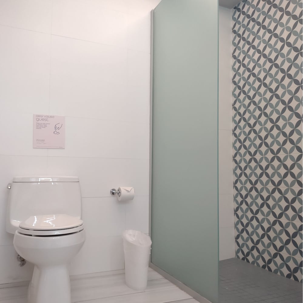Standard Double Room - Photo 8