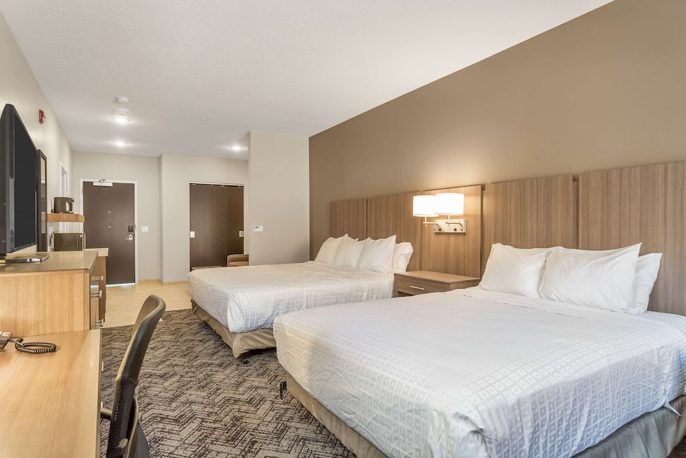 Standard Room, Multiple Beds, Accessible, Patio (with Sofabed) photo 3