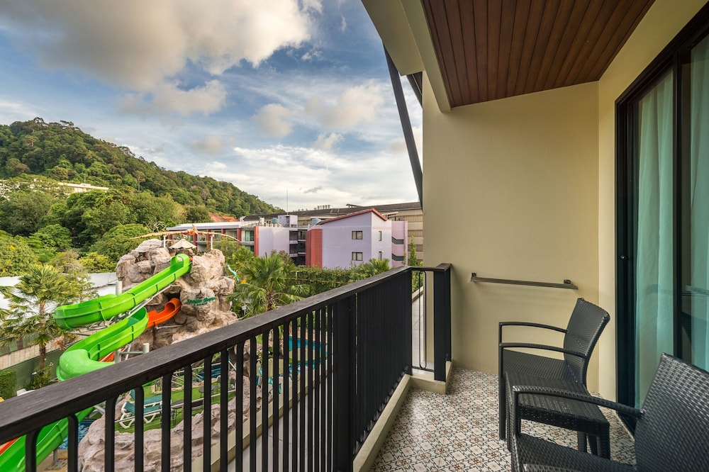 Deluxe Fantasy room with Pool view - Photo 9