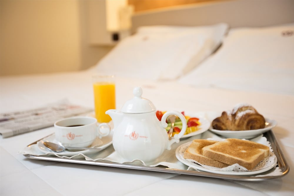 Standard Double or Twin Room - Photo 8