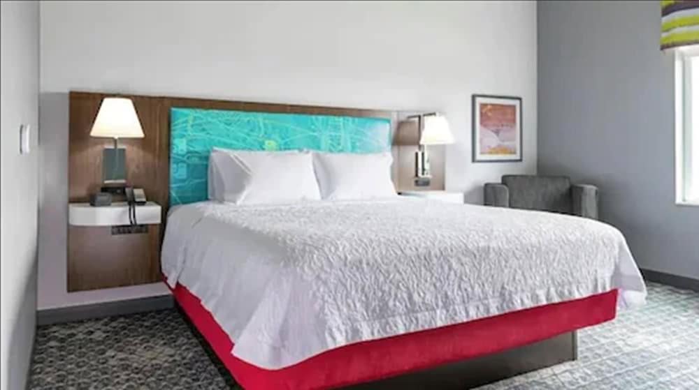 Studio, 1 King Bed, Non Smoking, Refrigerator & Microwave (Wet bar)
