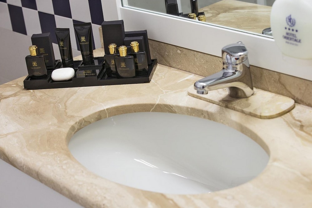 Standard Double or Twin Room - Photo 2