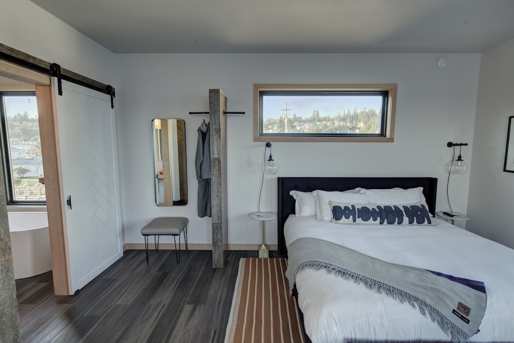 Luxe Ice House King 2nd Floor - Photo 5