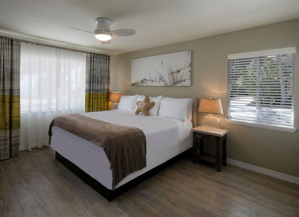 Suite, 1 King Bed with Sofa bed, Ocean View - Photo 1