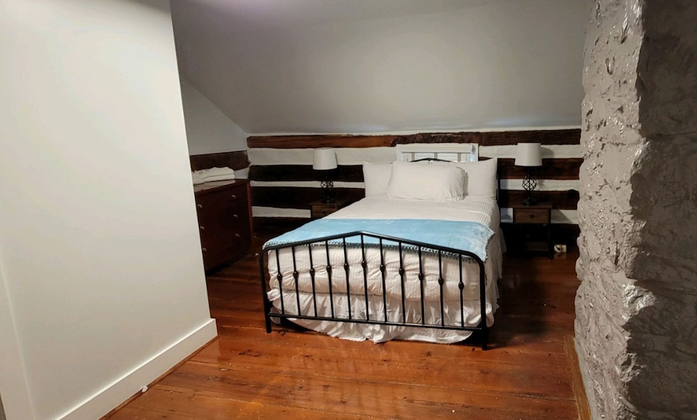 Historic Farmhouse Suite 1 photo 3