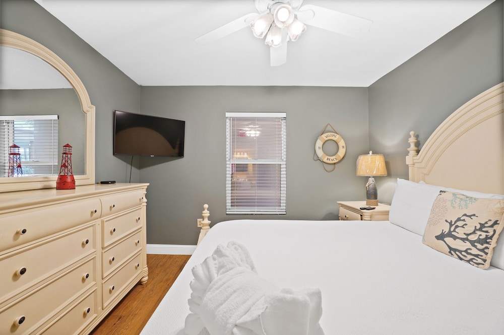 Condo, 1 Bedroom, Beach View (Pelican 111) photo 3