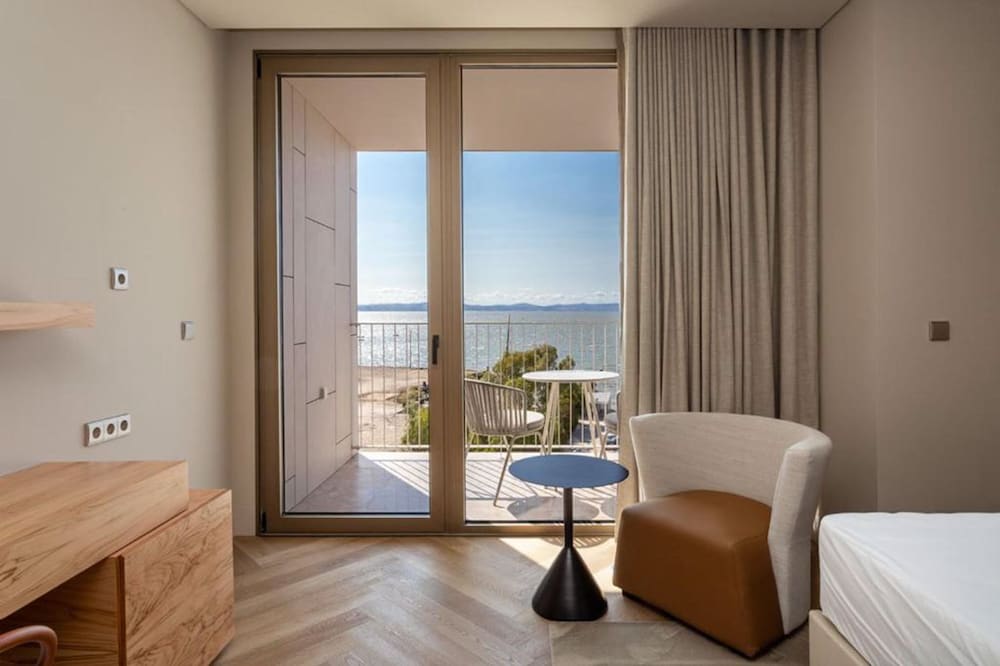 Standard Room, River View - Photo 5