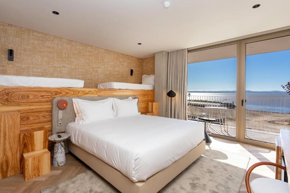 Family Room, Multiple Beds, River View