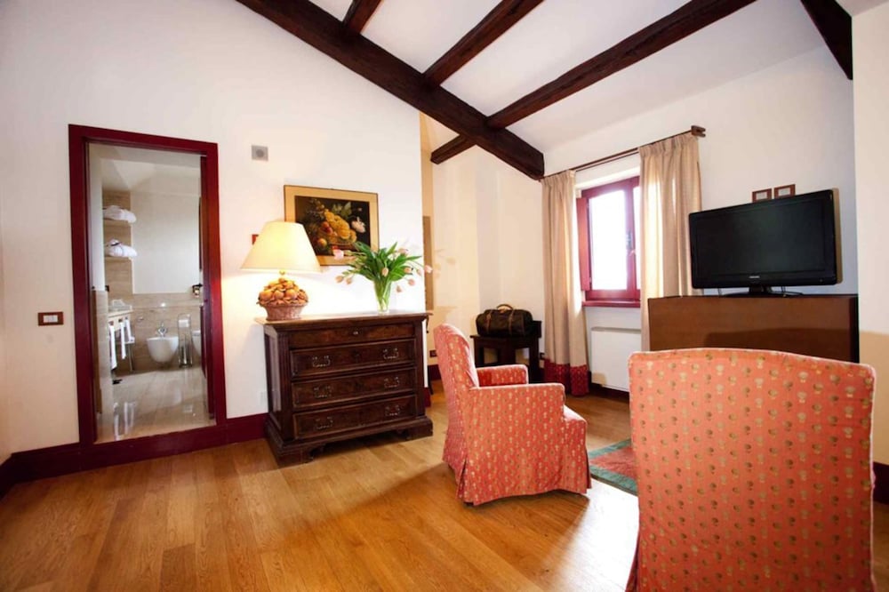 Deluxe Double or Twin Room photo 2