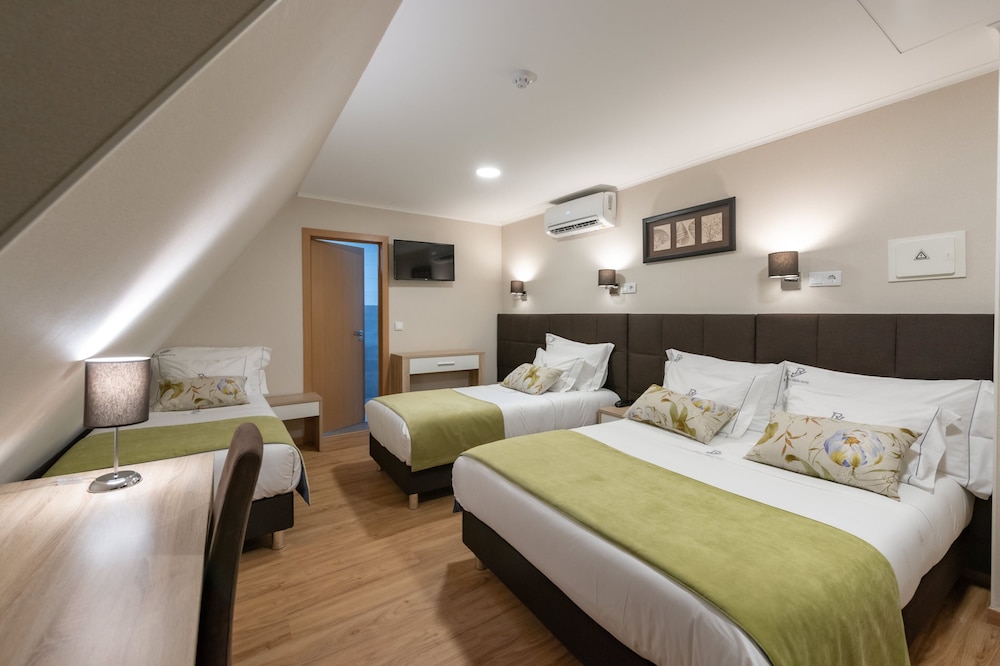 Quadruple Room - Photo 8