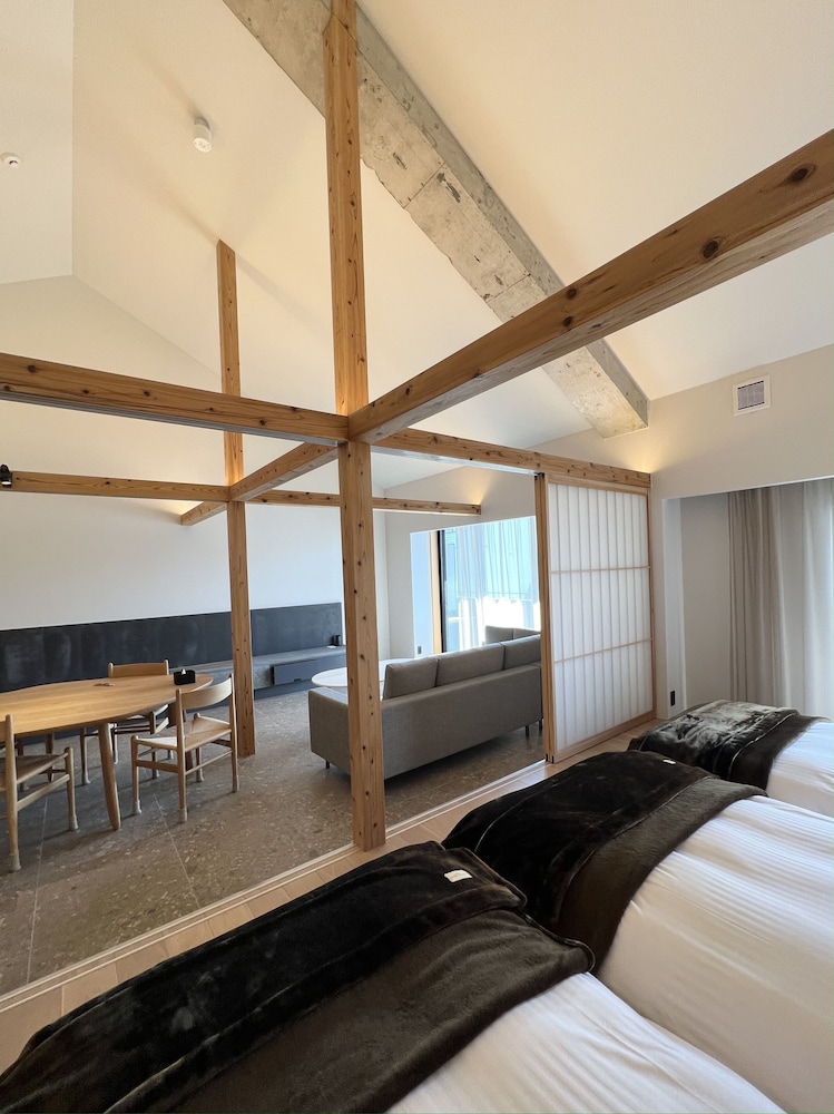 Penthouse Room - Photo 8