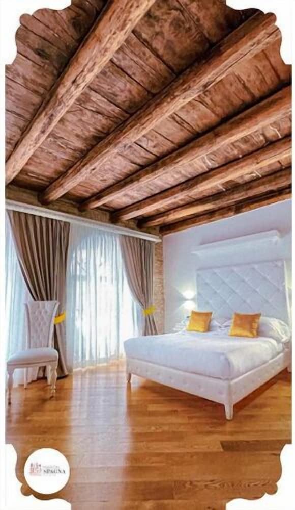 Deluxe Quadruple Room (Pantheon)