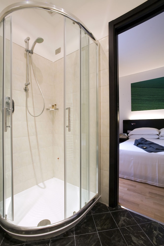 Triple Room - Photo 9