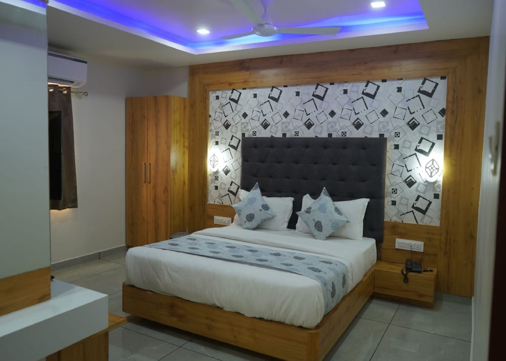Deluxe Double Room, City View photo 3