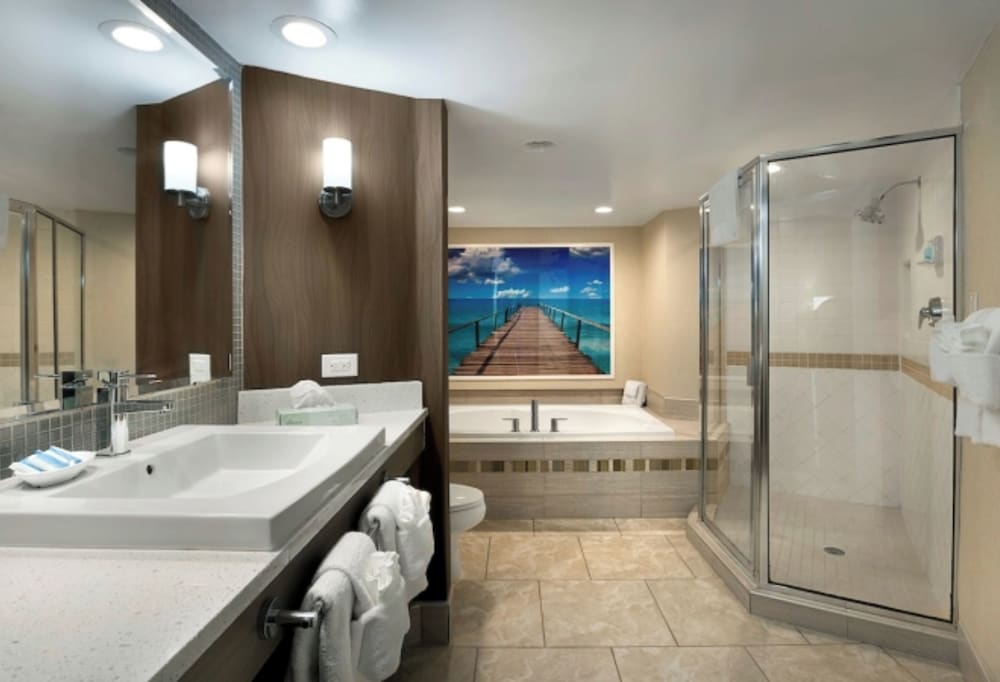 Palms Ocean View King Spa Suite - Photo 5