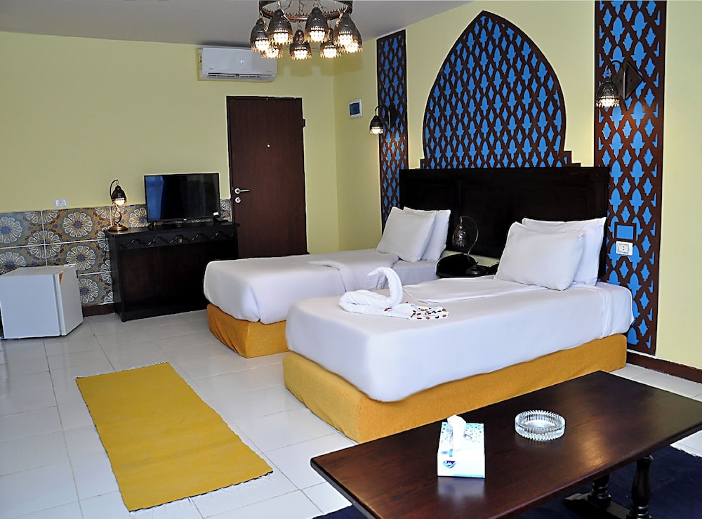 Standard Double Room - Photo 8