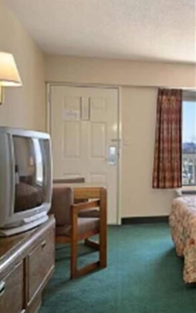 Suite, 2 Queen Beds, Non Smoking - Photo 5