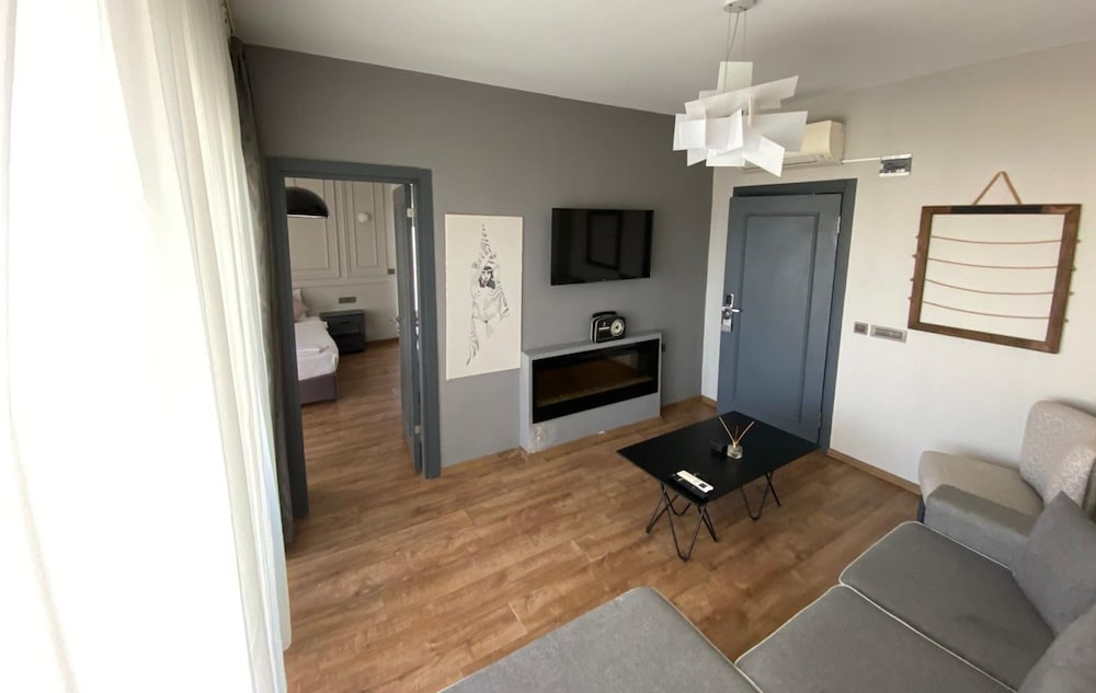 Suite - Photo 4
