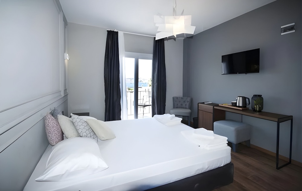 Deluxe Room - Photo 1
