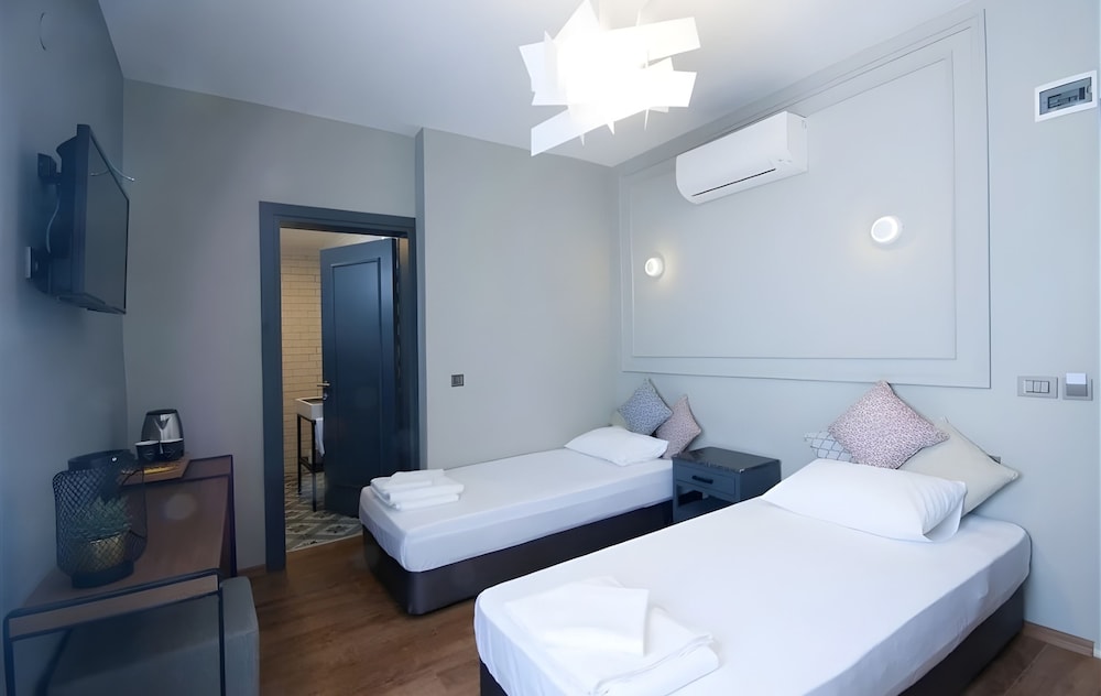 Deluxe Room - Photo 3