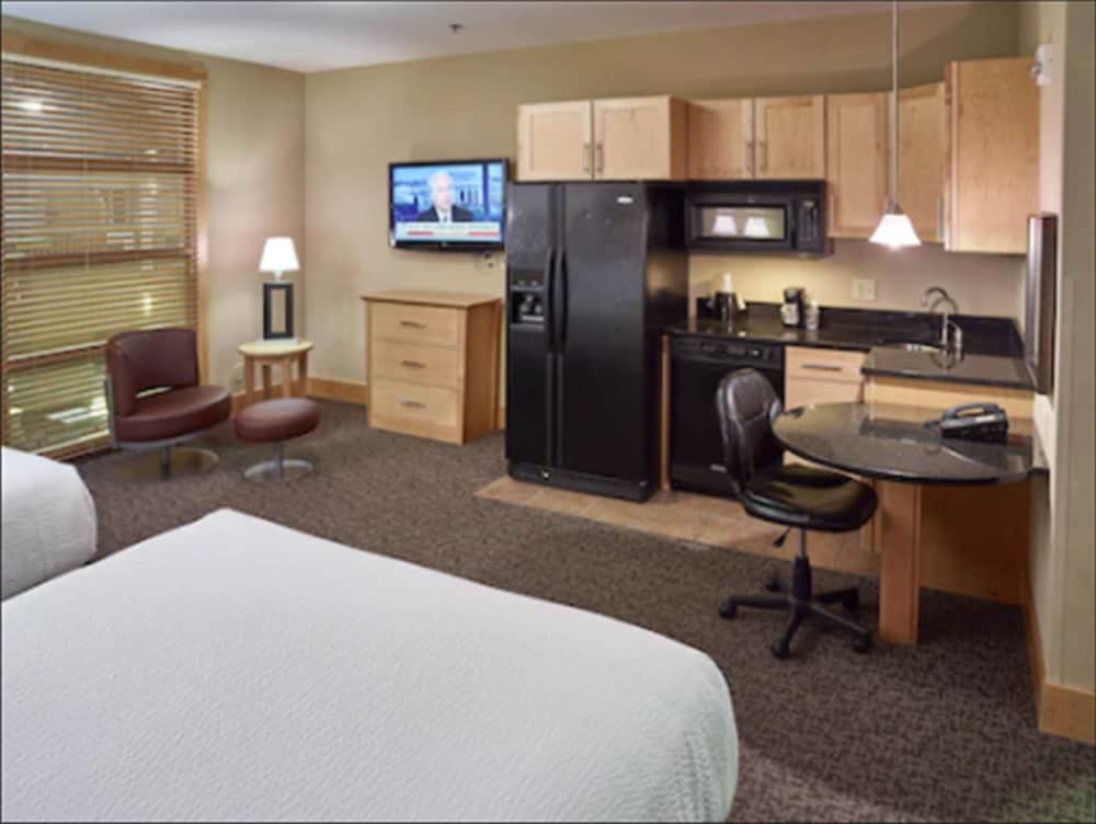 Executive Room, 2 Queen Beds, Non Smoking - Photo 3